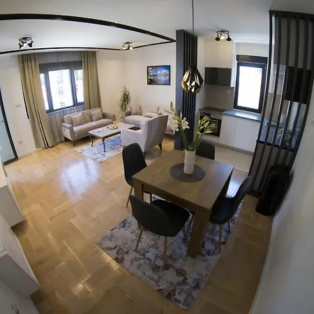 Aurora Apartment *